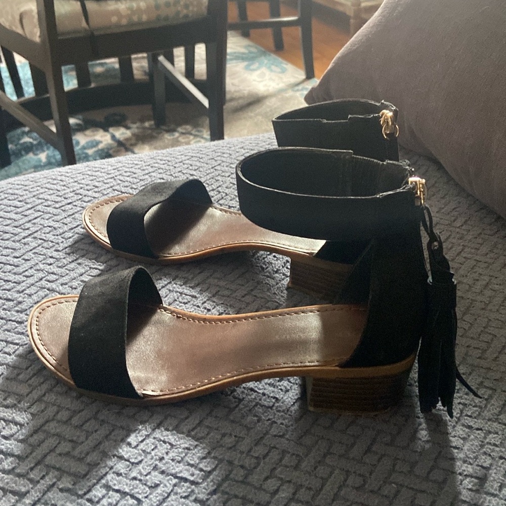 Black rock candy sandals with tassel on the back size 7.5 M